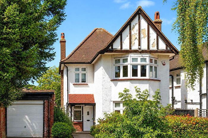 3 Bedroom Detached House For Sale In Meadway, London, N14