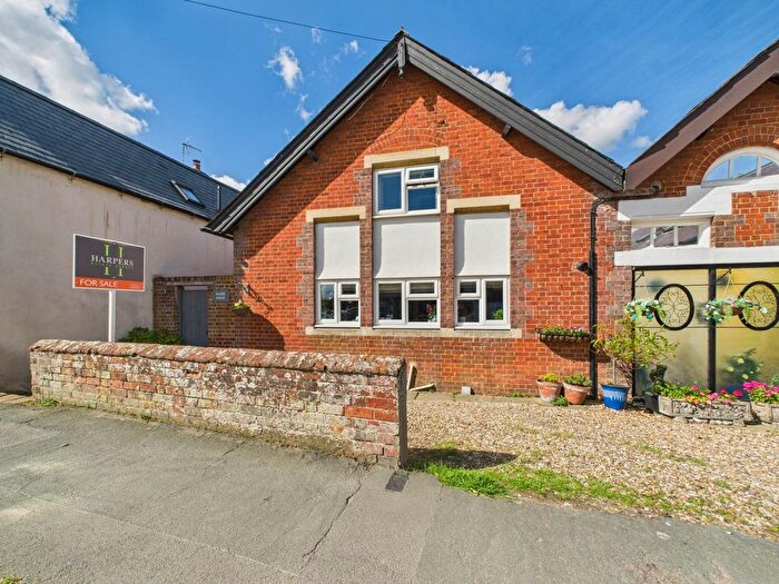 2 Bedroom Cottage For Sale In Churchway, Haddenham, HP17