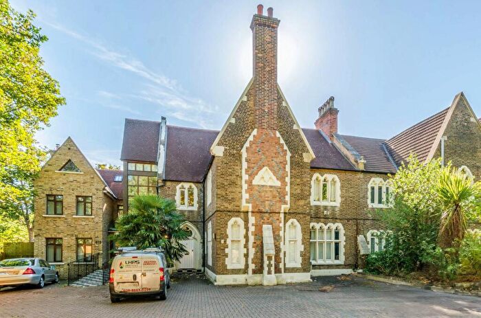 2 Bedroom Flat To Rent In Jews Walk, Sydenham, London, SE26