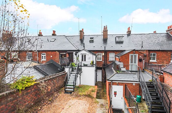 2 Bedroom Flat For Sale In Godalming, Surrey, GU7