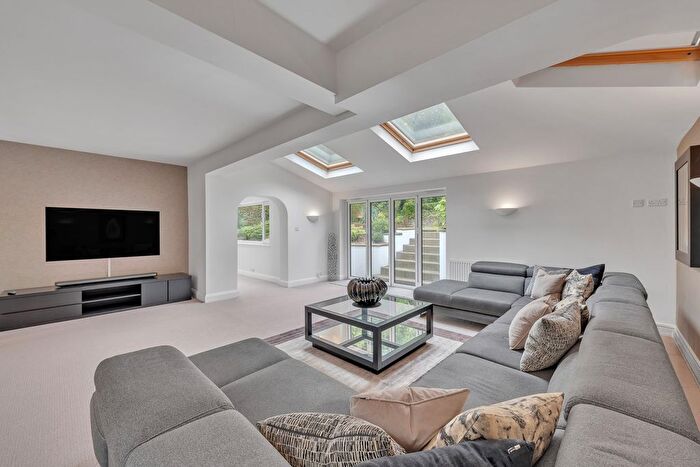 5 Bedroom Detached House To Rent In Valley Road, Rickmansworth, WD3