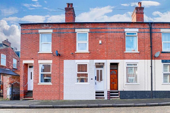 3 Bedroom Terraced House For Sale In Lyndhurst Road, Nottingham, NG2