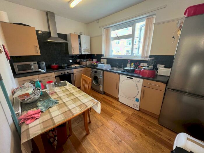 3 Bedroom Flat To Rent In Ridge Park Avenue, Plymouth, Devon, PL4