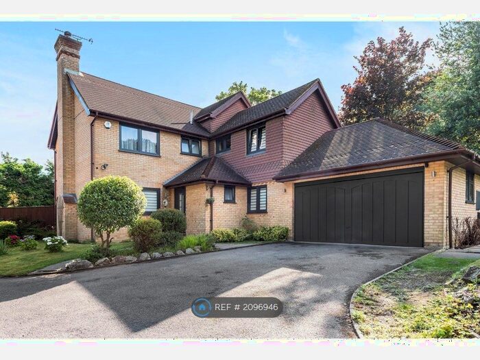 5 Bedroom Detached House To Rent In Linden Chase, Sevenoaks, TN13