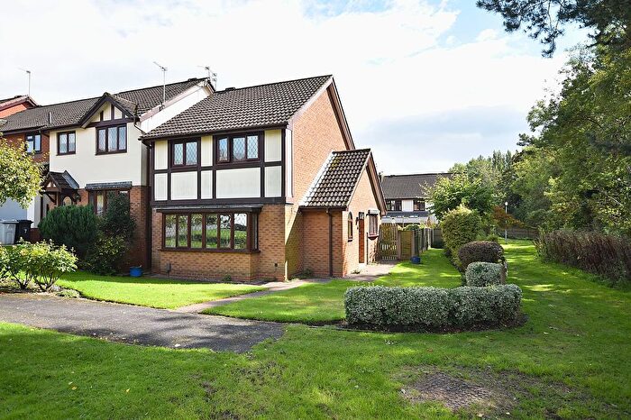 3 Bedroom Detached House For Sale In Houghley Close, Macclesfield, SK10