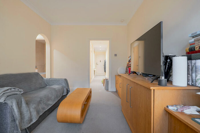 1 Bedroom Flat To Rent In Drayton Gardens, Chelsea, London, SW10