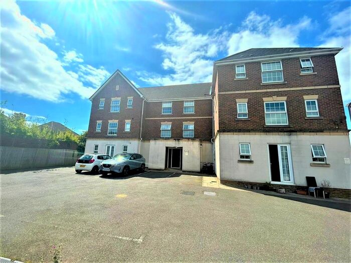2 Bedroom Flat To Rent In Poplar Close, Bexhill-On-Sea, TN39