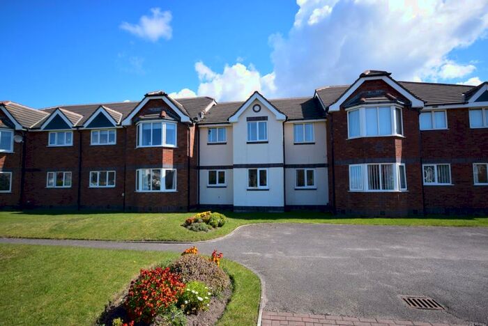 2 Bedroom Property To Rent In Clifton Drive North, Lytham St Annes, FY8