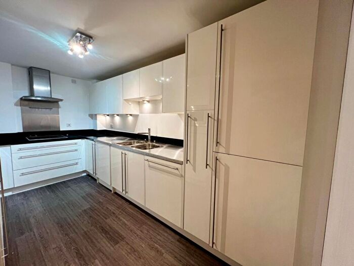 3 Bedroom Apartment To Rent In Royal Plaza, Westfield Terrace, Sheffield, S1