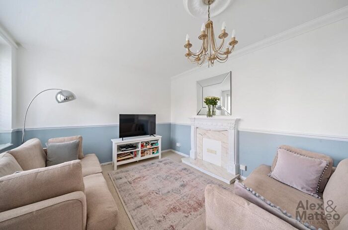 1 Bedroom Flat For Sale In Eveline Lowe Estate, Bermondsey, SE16