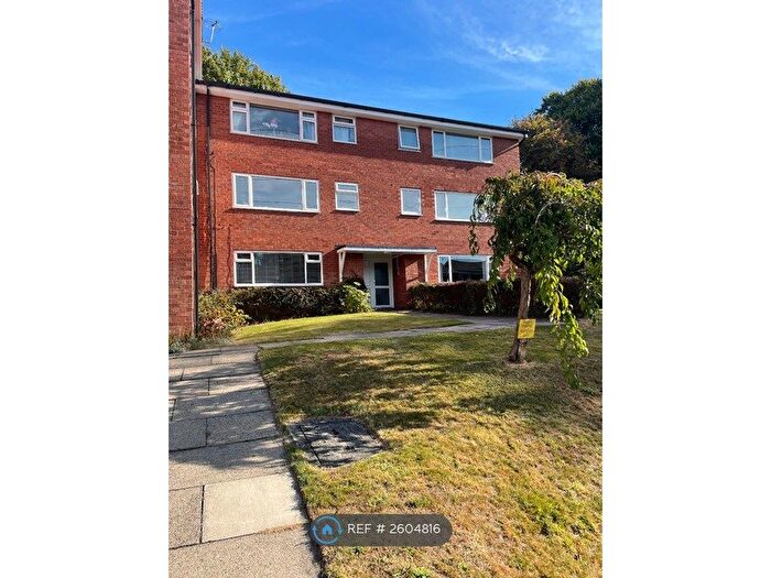 2 Bedroom Flat To Rent In Tytherington, Macclesfield., SK10