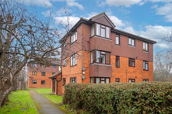 1 Bedroom Flat For Sale In Willow Court, Skipton Way, Horley, RH6