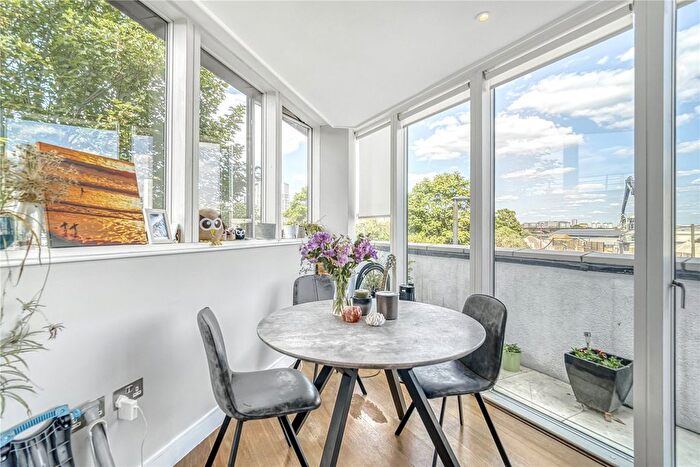 2 Bedroom Flat For Sale In Queenstown Road, Battersea, SW8