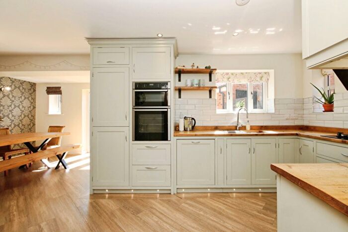 5 Bedroom Detached House For Sale In Station Rise, Riccall, York, YO19
