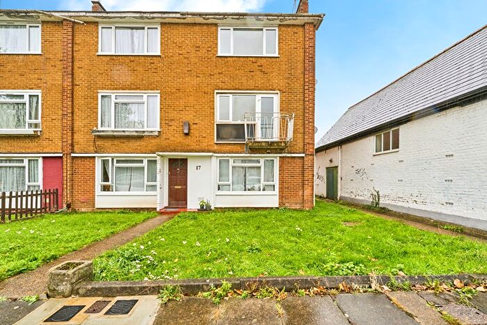 2 Bedroom Maisonette For Sale In High Street, Hayes, UB3