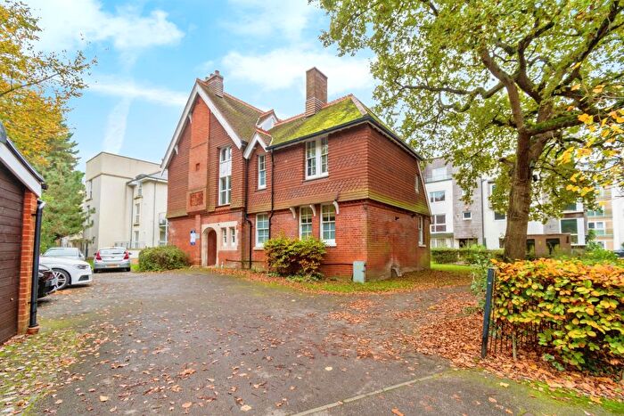 2 Bedroom Flat For Sale In James Weld Close, Southampton, SO15