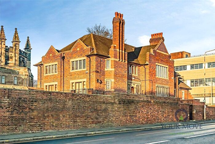 2 Bedroom Flat To Rent In King Street, Dudley, West Midlands, DY2