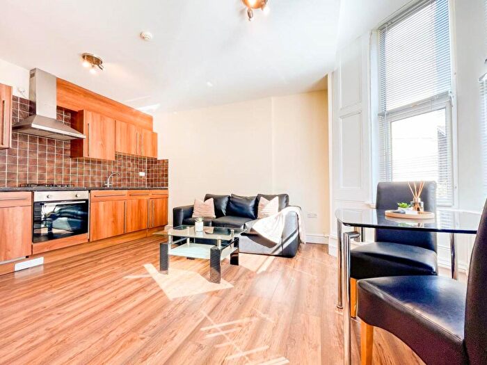 1 Bedroom Flat To Rent In Richmond Crescent, Cardiff, CF24
