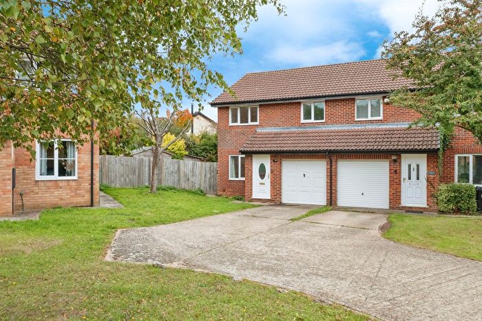 3 Bedroom Semi Detached House For Sale In Burgess Gardens, Newport Pagnell, MK16