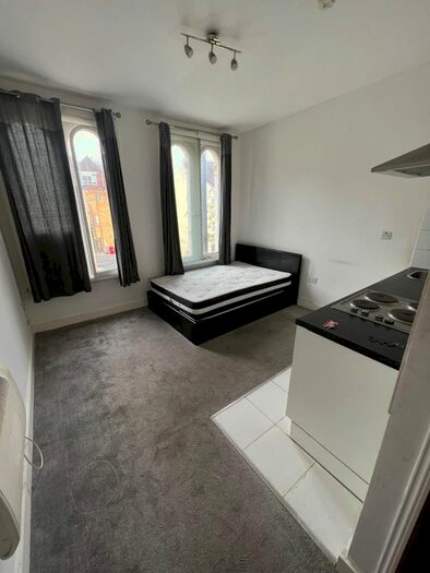 Studio To Rent In King Street, Luton, LU1
