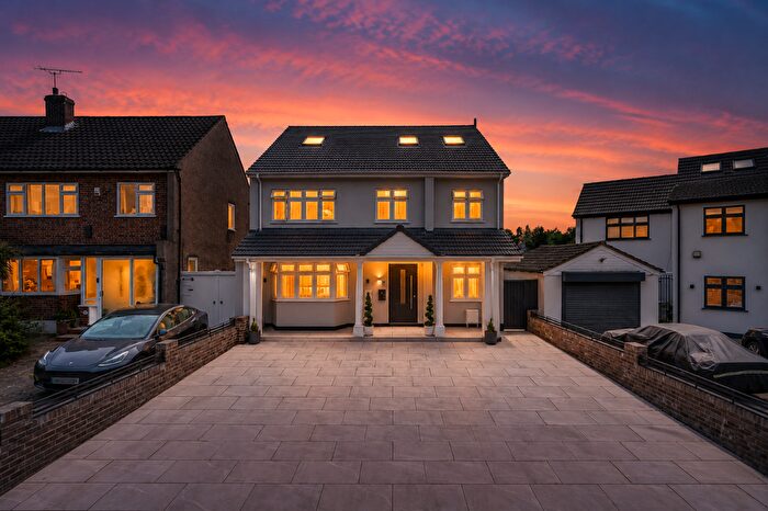 6 Bedroom Detached House For Sale In Sackville Crescent, Romford, RM3