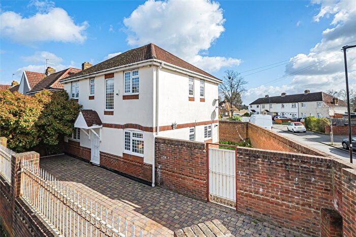 4 Bedroom Detached House For Sale In Worple Avenue, Old Isleworth, TW7