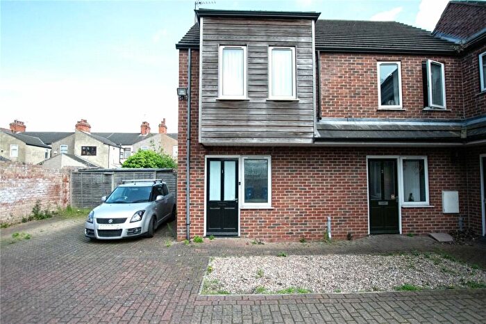 2 Bedroom End Of Terrace House For Sale In South Parade Mews, Grimsby, Lincolnshire, DN31