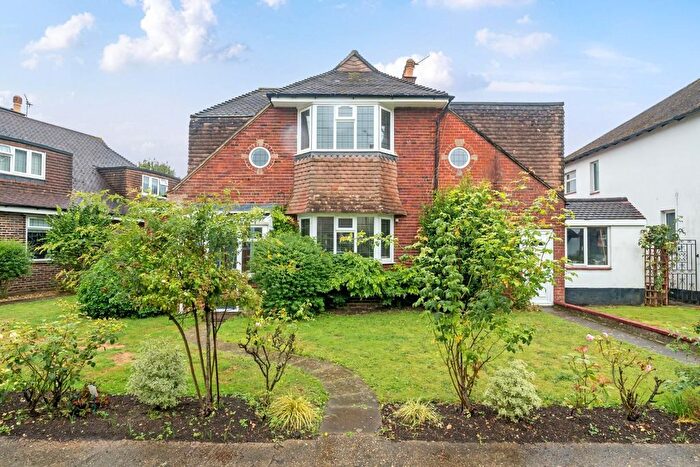 5 Bedroom Detached House For Sale In Manor Close, Havant, PO9