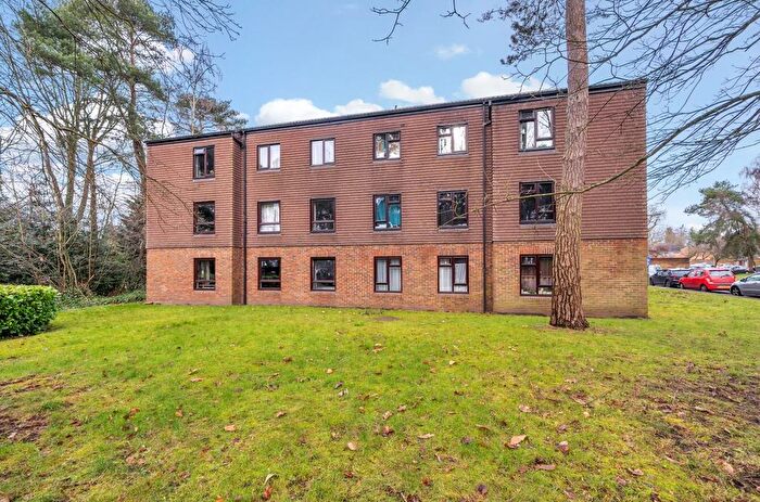 2 Bedroom Flat For Sale In Dawsmere Close, Camberley, GU15