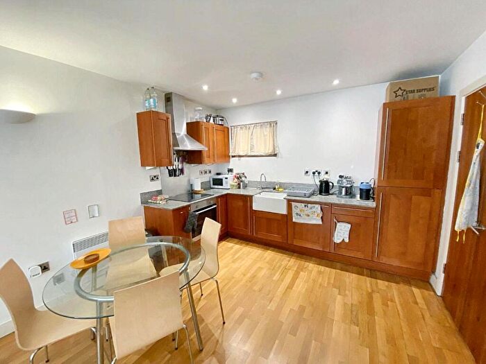 2 Bedroom Apartment To Rent In Isaac Way, Manchester, M4