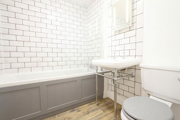 1 Bedroom Apartment To Rent In Broad Street, Banbury, Oxon, OX16