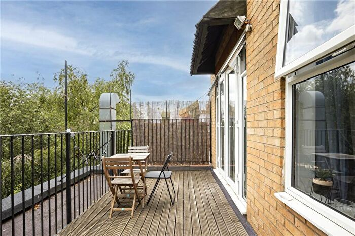 3 Bedroom Apartment To Rent In Junction Road, Archway, London, N19