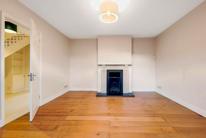 3 Bedroom Property To Rent In Wallace Court, Blackheath, London, SE3