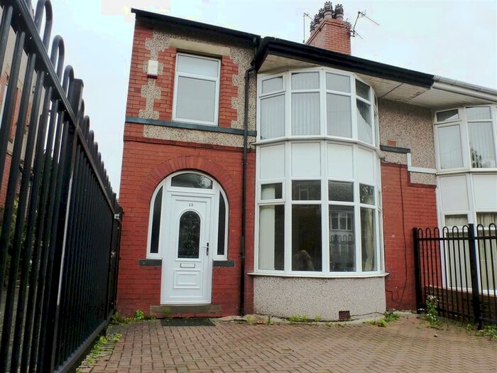 4 Bedroom House To Rent In Rothwell Drive, Halifax, HX1