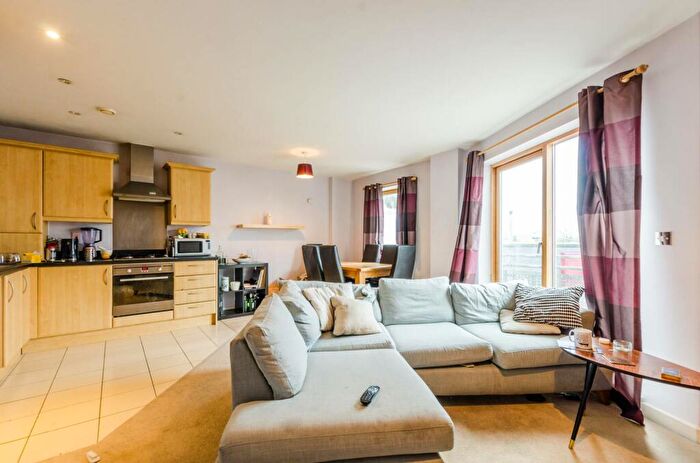 2 Bedroom Flat To Rent In Pancras Way, Bow, London, E3