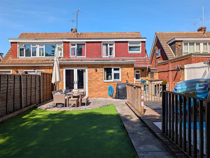 5 Bedroom Semi-Detached House For Sale In Charlecote Avenue, Tuffley, Gloucester, GL4
