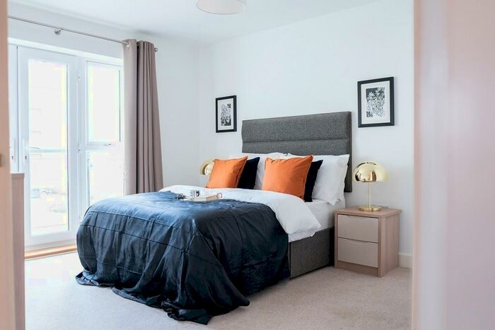 1 Bedroom Flat To Rent In Holmbush Mews, RH12