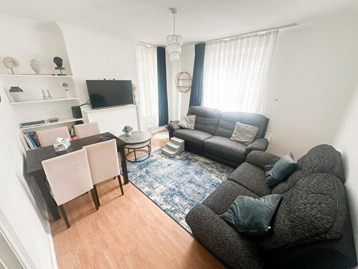 2 Bedroom Flat To Rent In Pentland House, Stamford Hill, N16