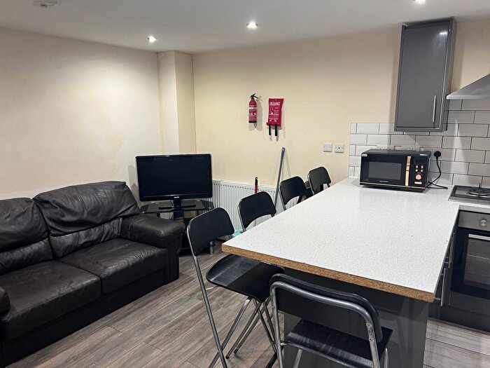 6 Bedroom Detached House To Rent In Derby Grove, Nottingham, NG7