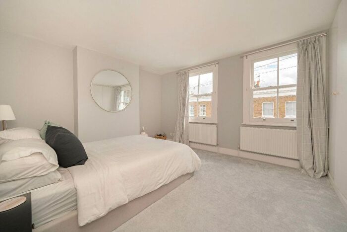 3 Bedroom Terraced House For Sale In Eleanor Grove, Barnes, SW13