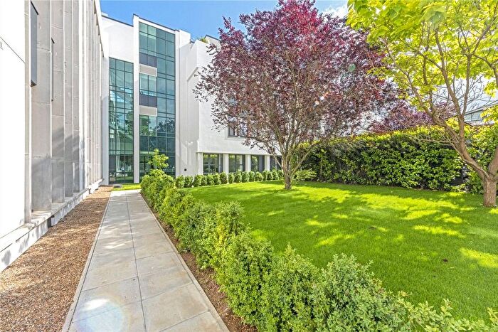 2 Bedroom Flat To Rent In Littleworth Road, Esher, KT10