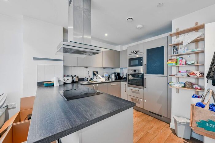 2 Bedroom Flat To Rent In Bessemer Place, North Greenwich, London, SE10