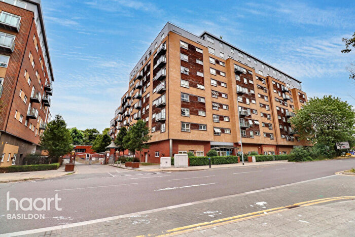 2 Bedroom Apartment For Sale In Cherrydown East, Basildon, SS16