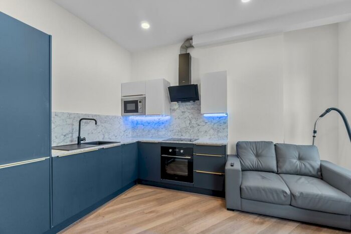 3 Bedroom Flat To Rent In Seaton Avenue, Plymouth, Devon, PL4