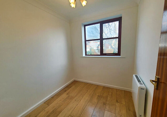 2 Bedroom Flat To Rent In Beaumont Road, Totton, SO40