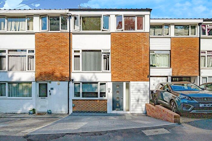 4 Bedroom Town House For Sale In Mariner Way, Hemel Hempstead, HP2