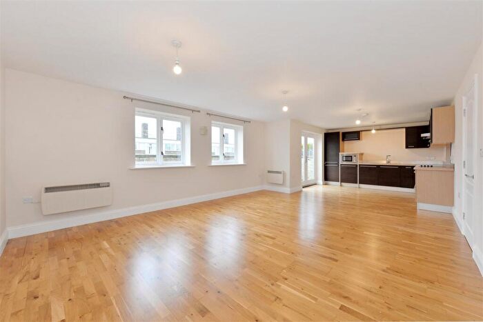 3 Bedroom Apartment To Rent In Westport Street, Limehouse, London, E14
