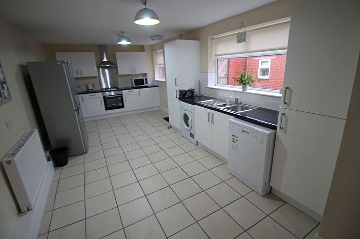 6 Bedroom Semi Detached House To Rent In Brighton Grove, Newcastle Upon Tyne, NE4