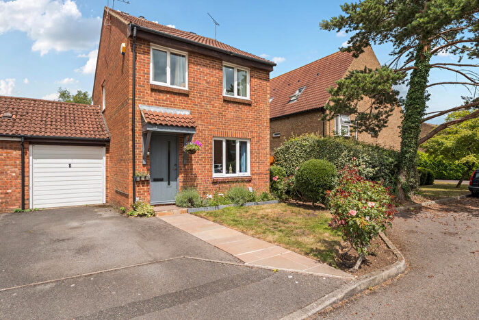 3 Bedroom House For Sale In Hodgson Gardens, Guildford, GU4