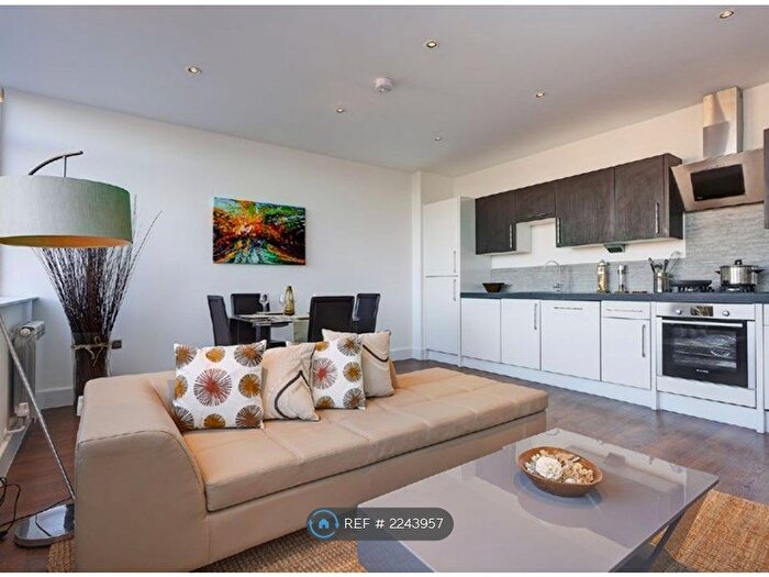 1 Bedroom Flat To Rent In Haredon House, Cheam, Sutton, SM3